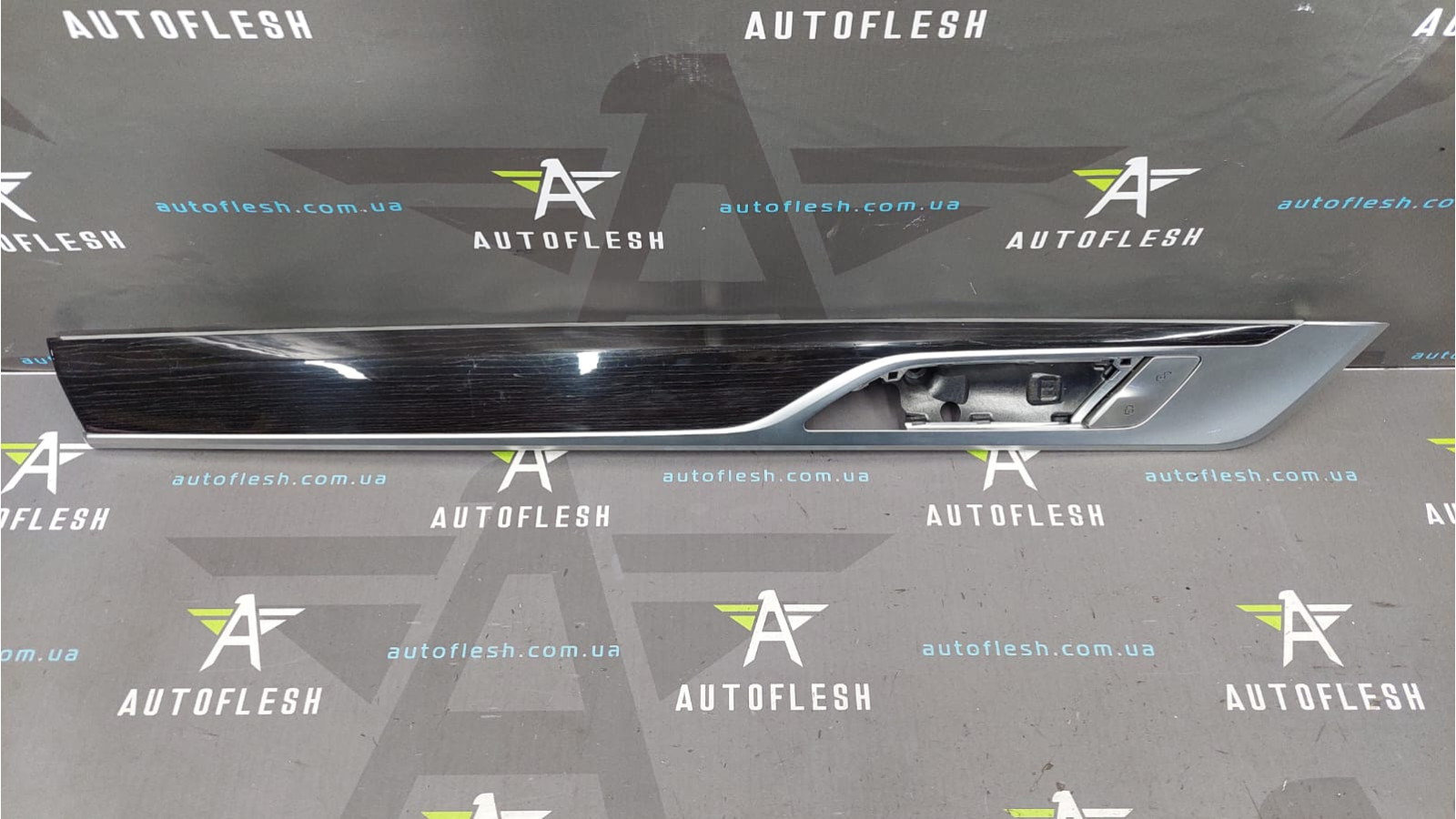 Накладка двери передней левой декоративная 51418068827 BMW 7 G11/ G12 БМВ бу